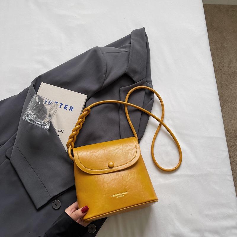 

Autumn and winter niche simple high-end small square bag women s new fashion trend mobile phone messenger bag