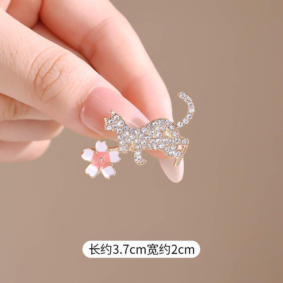 Cute Cherry Blossom Cat Small Brooch Female Design Sense Corsage Neckline Pin Clothing Accessories Fashion Versatile Anti-light