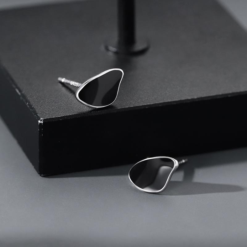 925 Men's Black Irregular Stud Earrings - Trendy and Unique Ear Jewelry for Boys