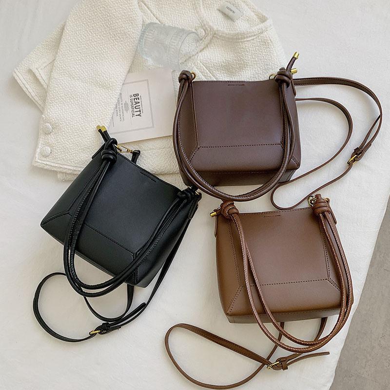 Single shoulder messenger bag, commuter bucket bag, high-end sense, simple child and mother, retro bag, niche large-capacity women's bag