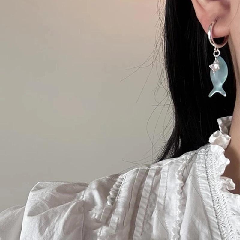 Simple and Retro Mint Manbo Small Fish-shaped Button Earrings, Creating A Cool and Fashionable, Unique and Versatile Style of Earrings.