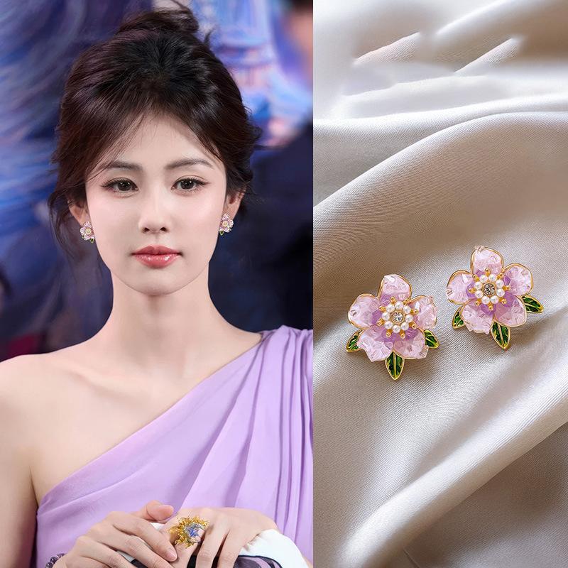 

Серьги-капли с кристаллами в виде цветов, модные милые серьги-гвоздики, легкая роскошь, высокое чувство, универсальные серьги для женщин