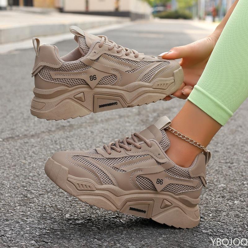 Tênis esportivos casuais para mulheres no verão malha respirável sola grossa para aumento de altura moda simples sapatos femininos