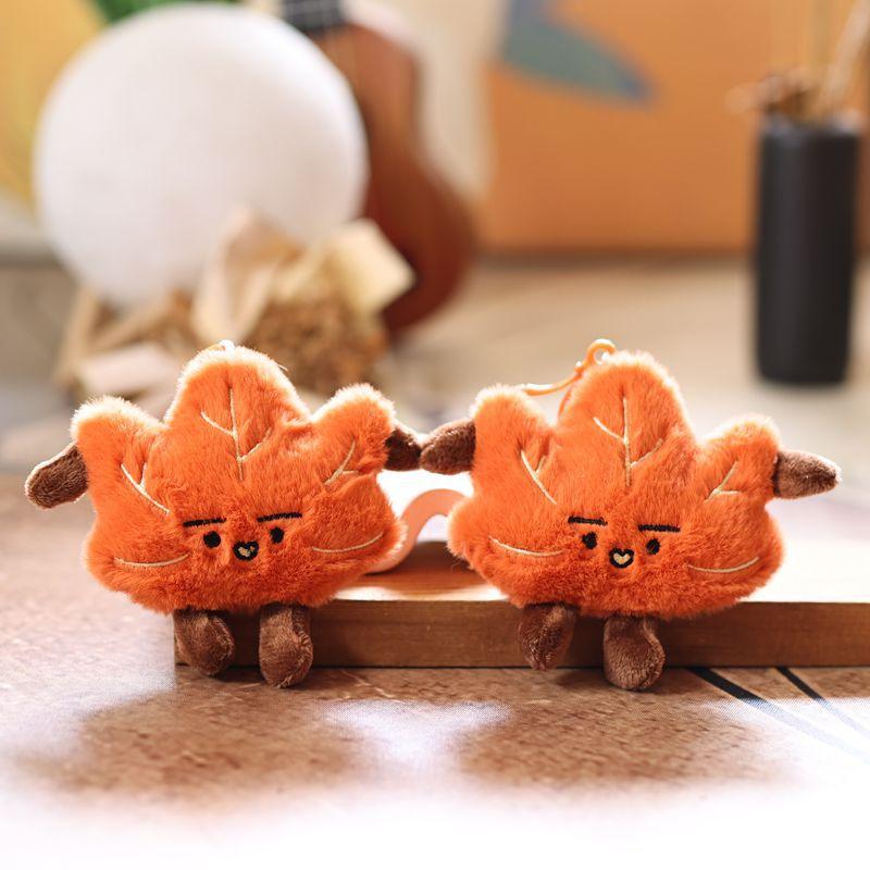 1Pcs Fun And Cute Small Maple Leaf Plush Keychain Couple Backpack Pendant Mock Leaf Doll Decoration Gift
