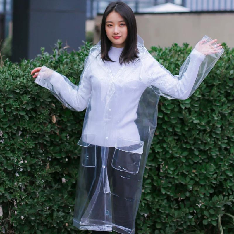 Regenmantel für Damen, Kurzer Stil, Transparent, Sturmsicher, Outdoor, Männliches Model, Laufstegfotografie, Trendiger Regenponcho, Nicht Einweg-Eva