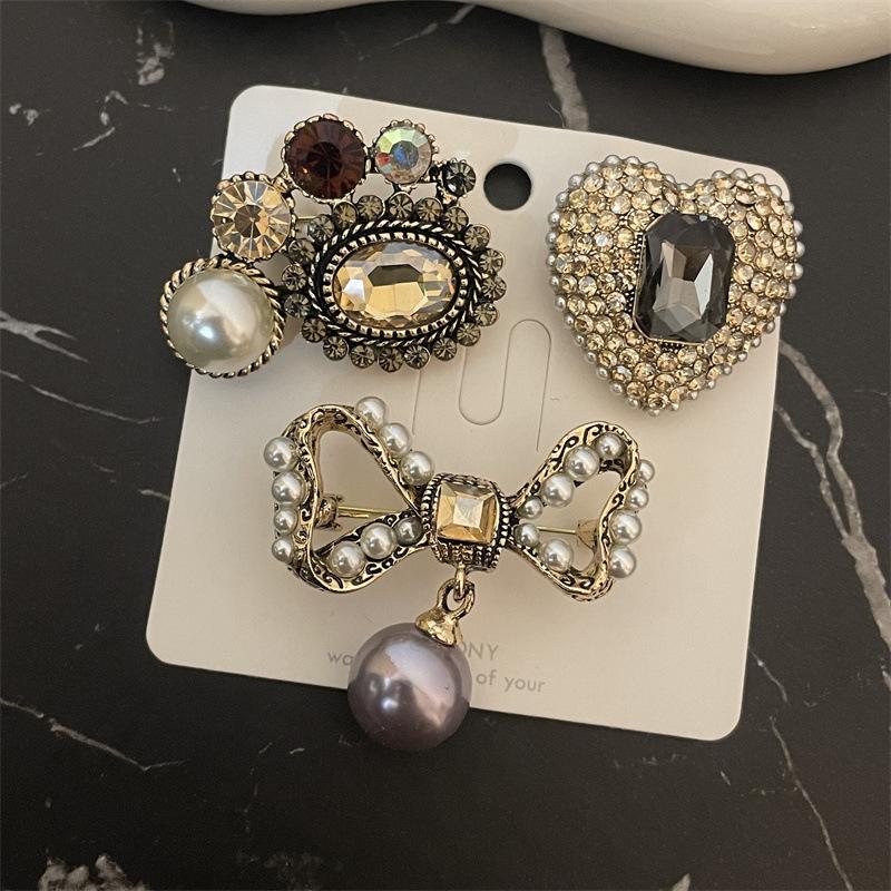 

Ретро, ​​середньовічна метелик, квітка, діамантова перлина, брошка, легка розкішна темпераментна шпилька