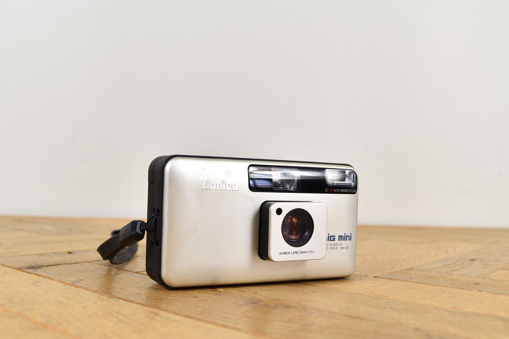 Konica Big Mini 35mm Film Camera Japan For Parts Repair Power On Shutter NG