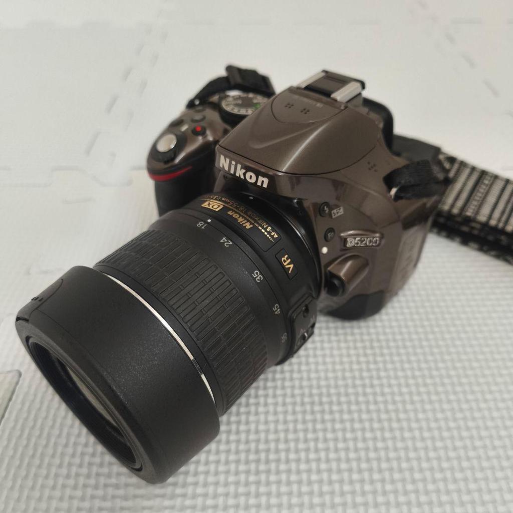 Used Rare Color Beautiful Condition Nikon D5200 Body Lens Kit