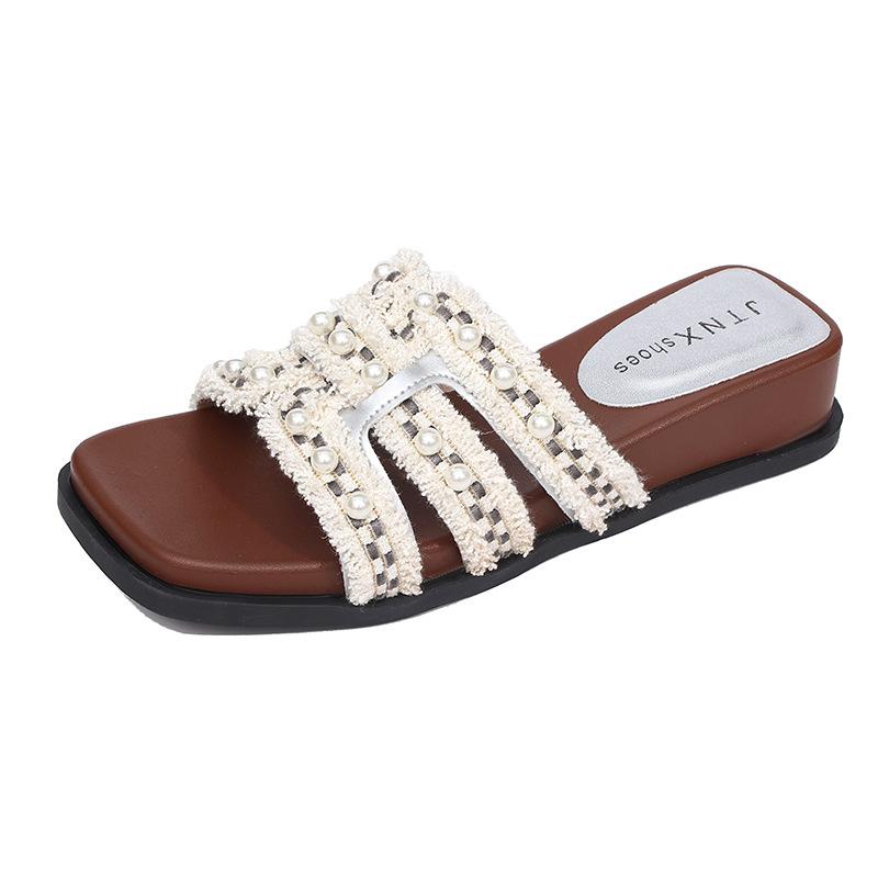 Pearl French holiday cool slippers women's summer wear 2025 new flat-bottomed non-slip with skirt gentle one-word slippers