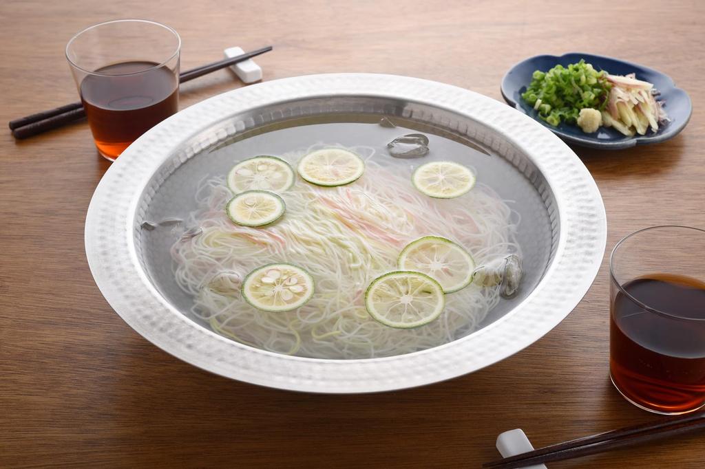 Ernest Stainless Steel Tabletop Pot, 26cm, Lightweight, Seamless, 2.5L Capacity, Gas/IH Compatible, Made In Tsubame-Sanjo, Japan (A-77892) - Extremely