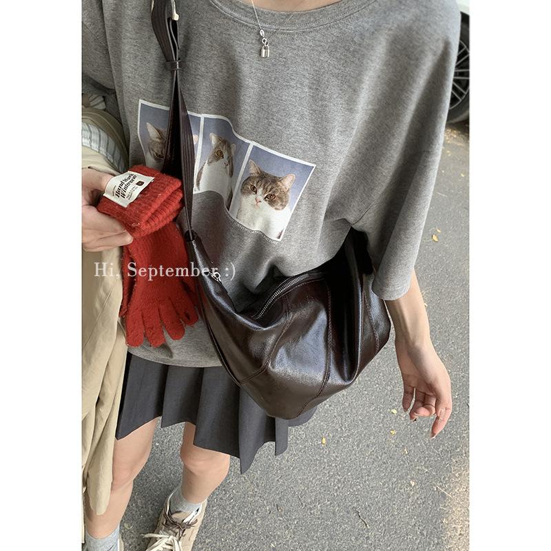 A Simple Single-shoulder Crossbody Bag with A Large Capacity of Dumplings Under The Armpits