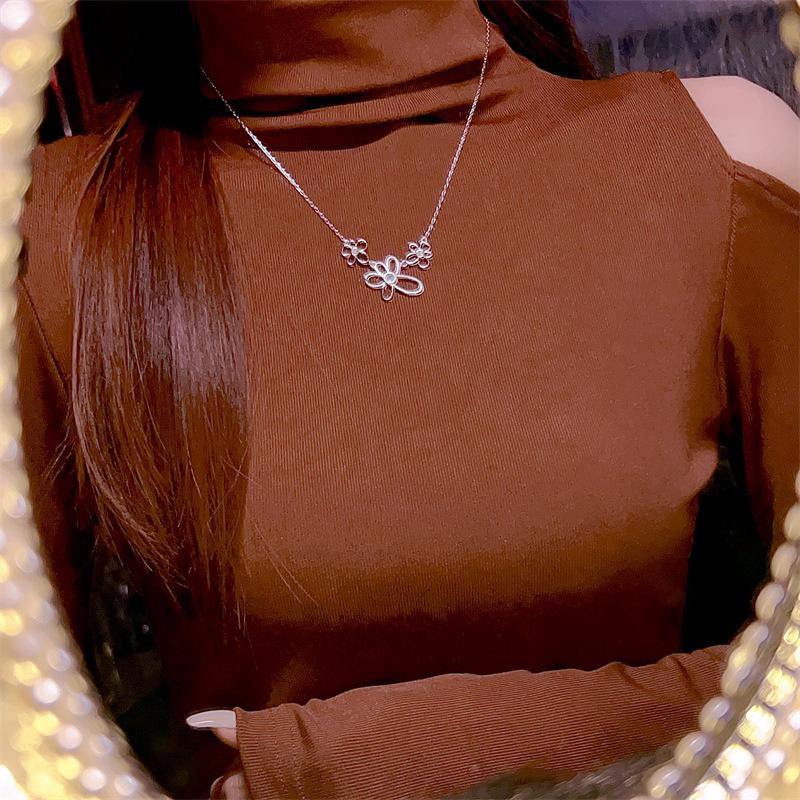 Fresh Sweet Irregular Flower Pendant Necklace for Women - Stylish Collarbone Chain