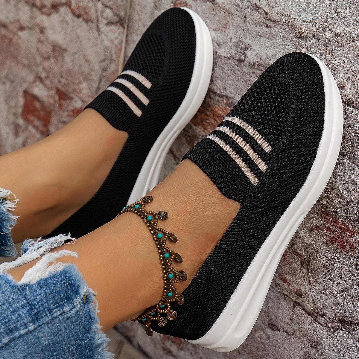 

Foreign trade large size spring new round head lazy one-pedal flat-soled Doudou shoes casual hollow women s shoes 43 чорний