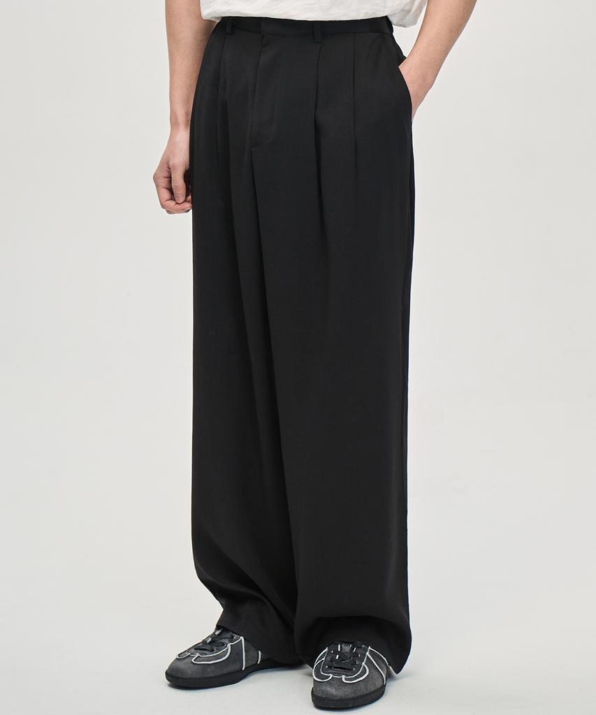 PRAIRIE Loose Fit Double-Pleat Wide Slacks (Black)