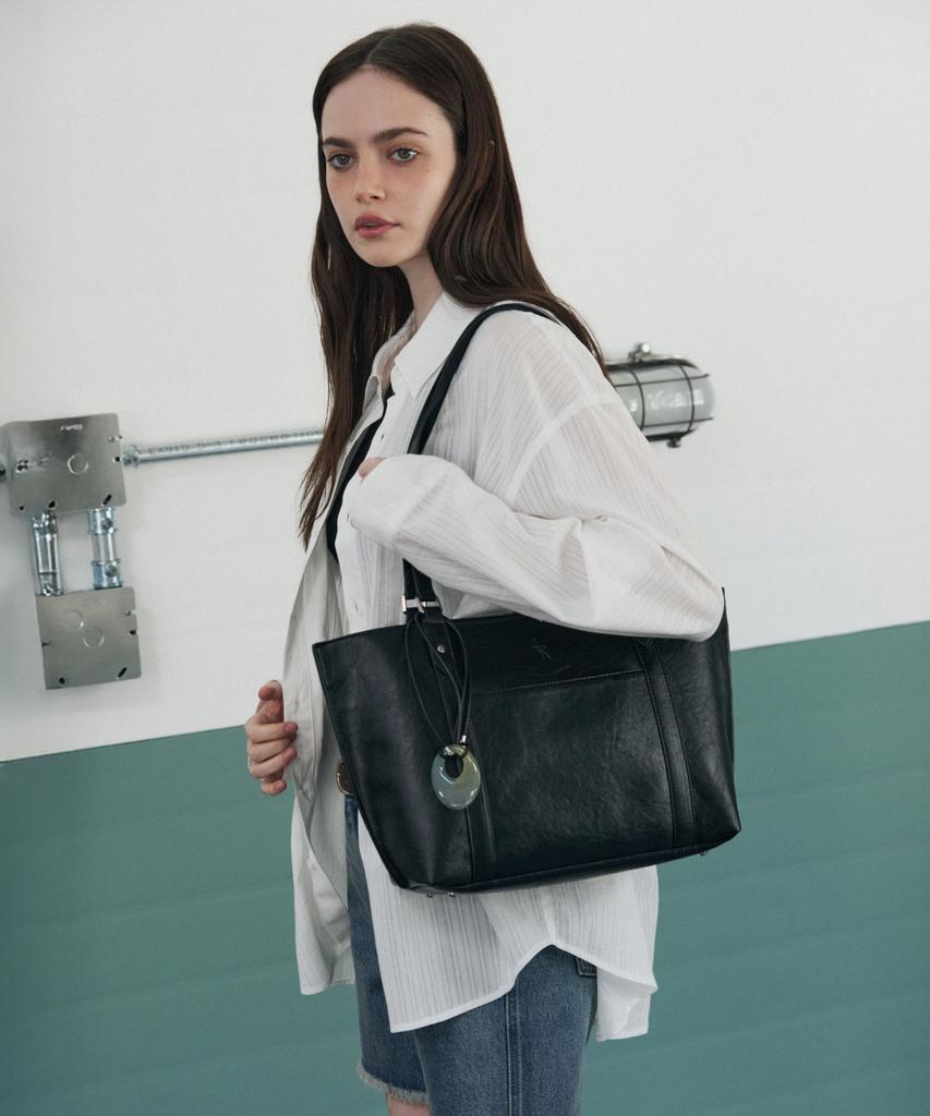Leathery Bolted Shopper Bag [Black]