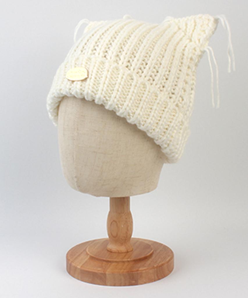 Yunibeosyeolkemiseuteuli Winter Cat Knit Ivory Beanie Cat Hat
