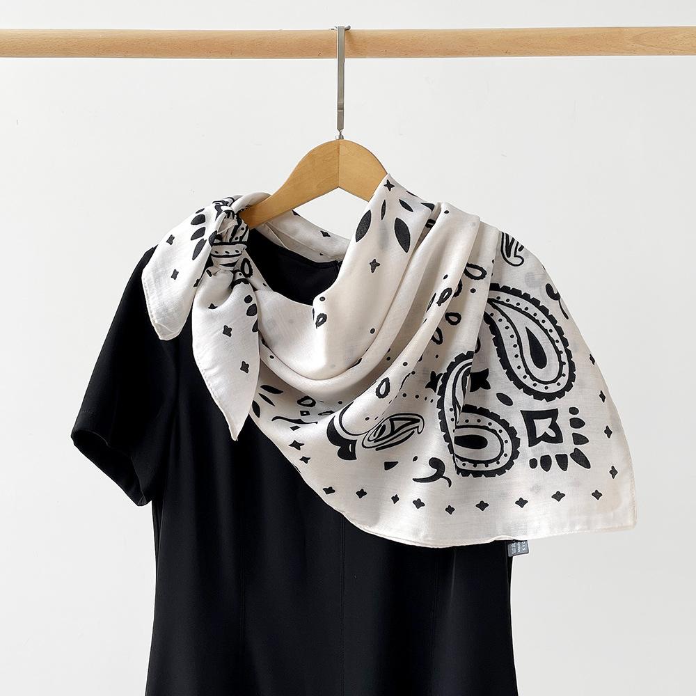 Fashion Paisley Women Head Scarf Printed Soft Female Shawl Wrap Luxury Feel Versatile Stylish Silk Scarves Summer Accessories