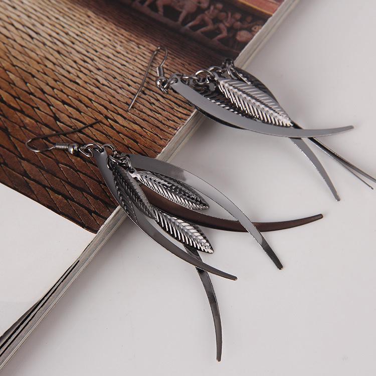 E783 Creative Alloy Leaf Earrings - European & American Bestseller