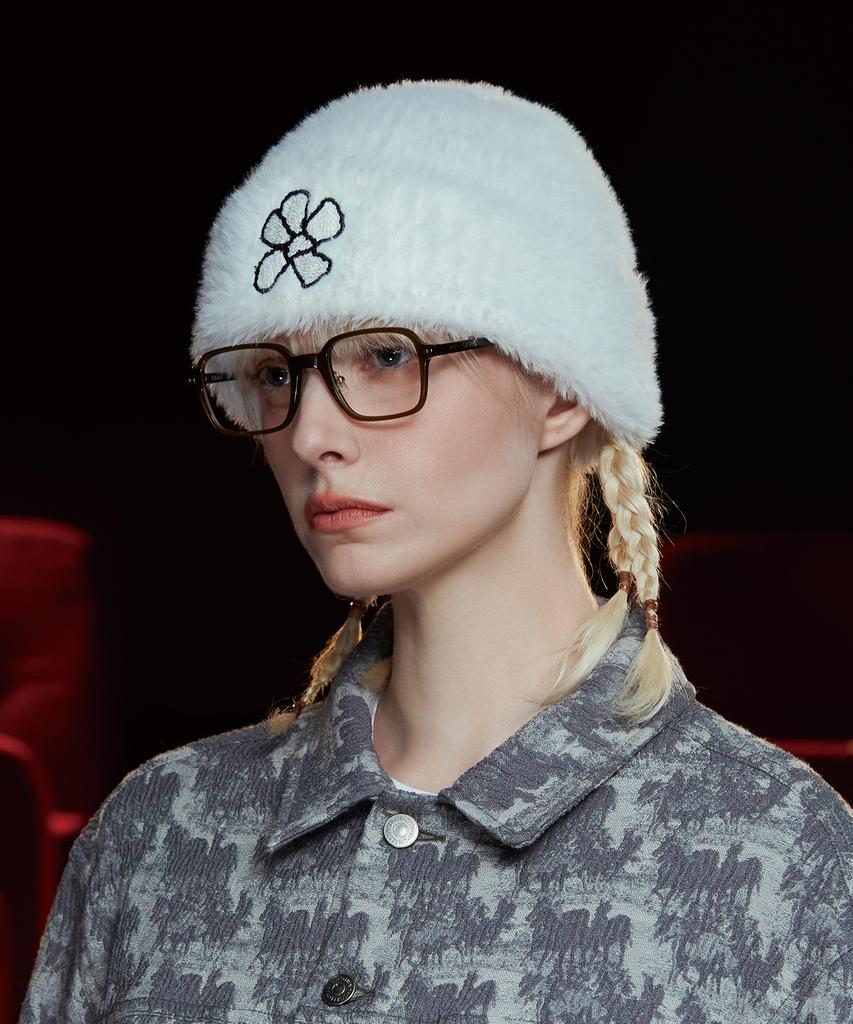 UNALLOYED Flower Fur Beanie / Ivory