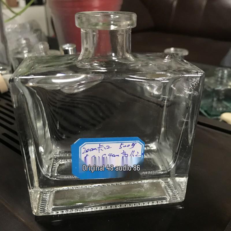 Thick Bottom Transparent Glass Aroma Diffuser Bottle with Rattan Sticks for Indoor Use