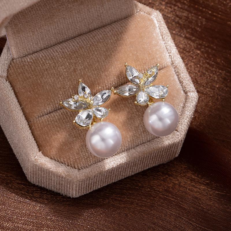 Orecchini a Fiore con Zirconi dal Temperamento Dolce Moda Donna Versatili Orecchini a Bottone con Perle di Alta Gamma Orecchini di Lusso Leggero