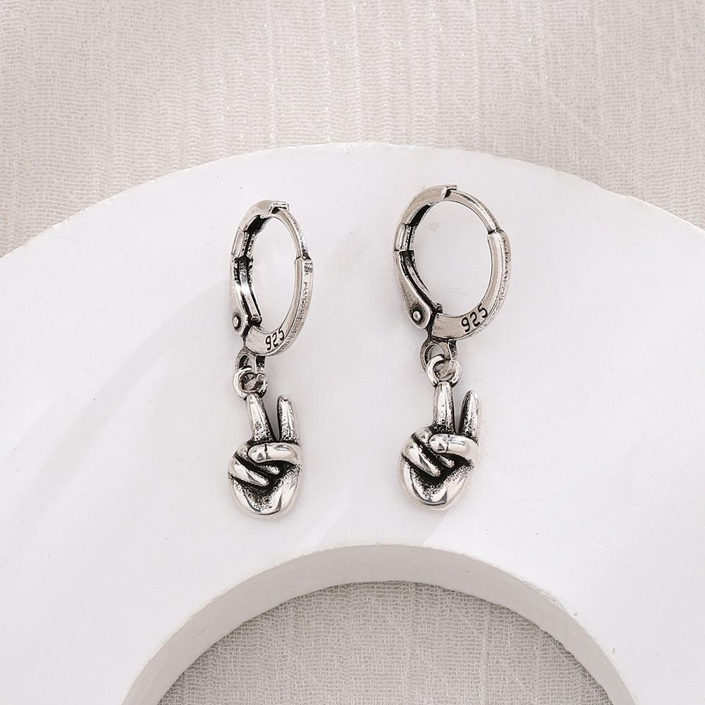 Vintage Vintage Scissor Hand Earrings Street Punk Cold Hip Hop Gestures Small Fun Bier Cute Ear Buckles