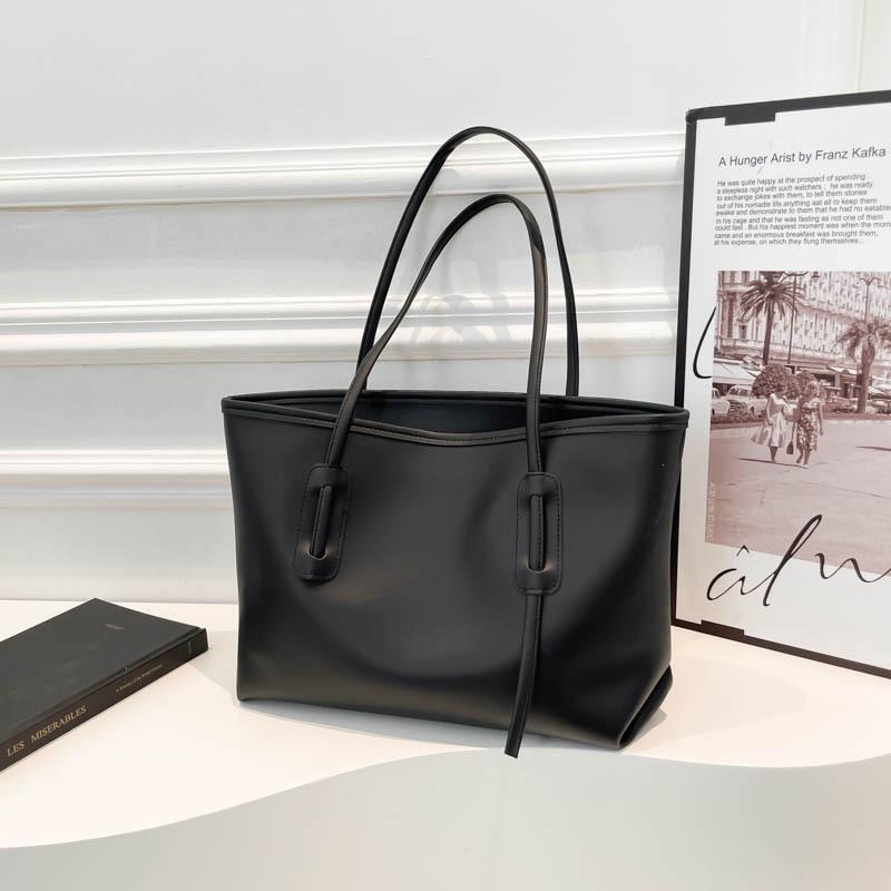 

Large capacity women s bag summer simple new trend fashion shoulder bag commuter literary style portable tote bag чёрный