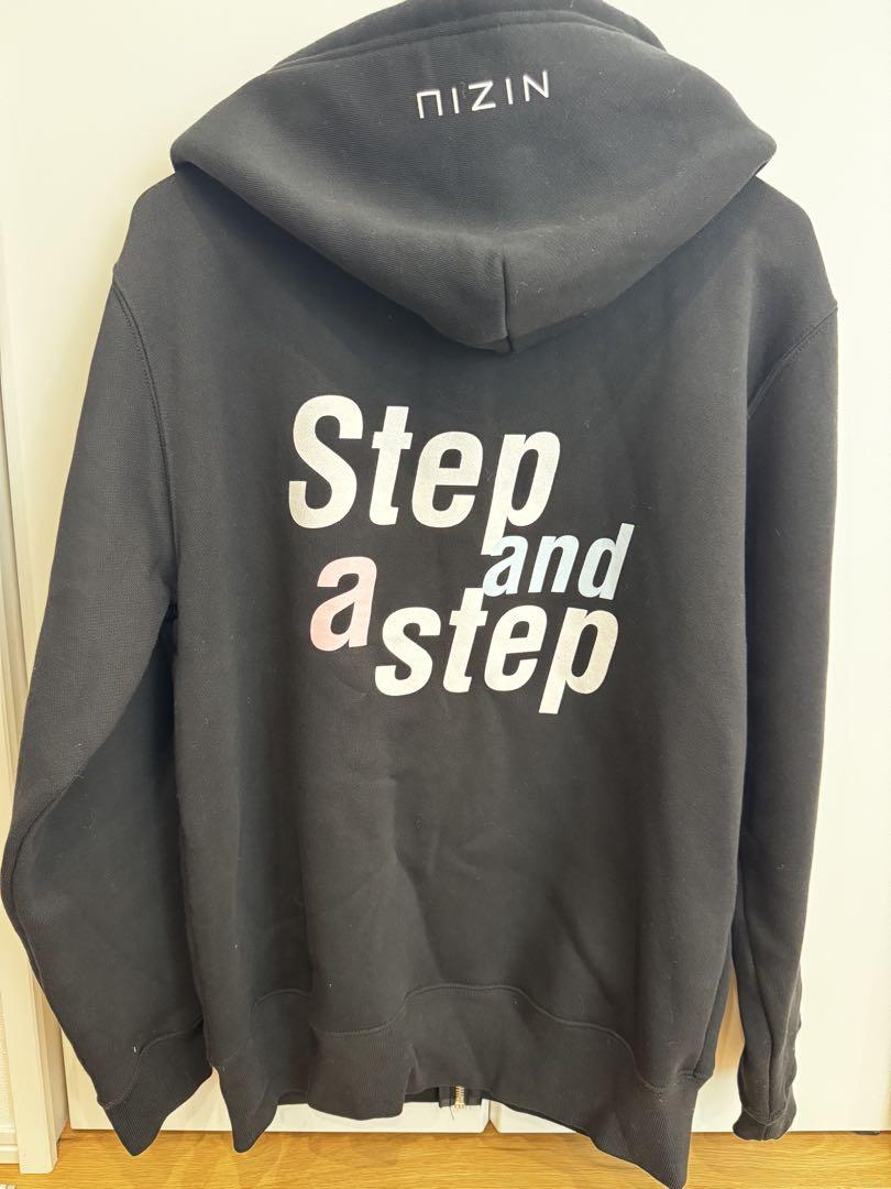 

[Б/У] Толстовка с капюшоном NiziU, размер M, Step and Step