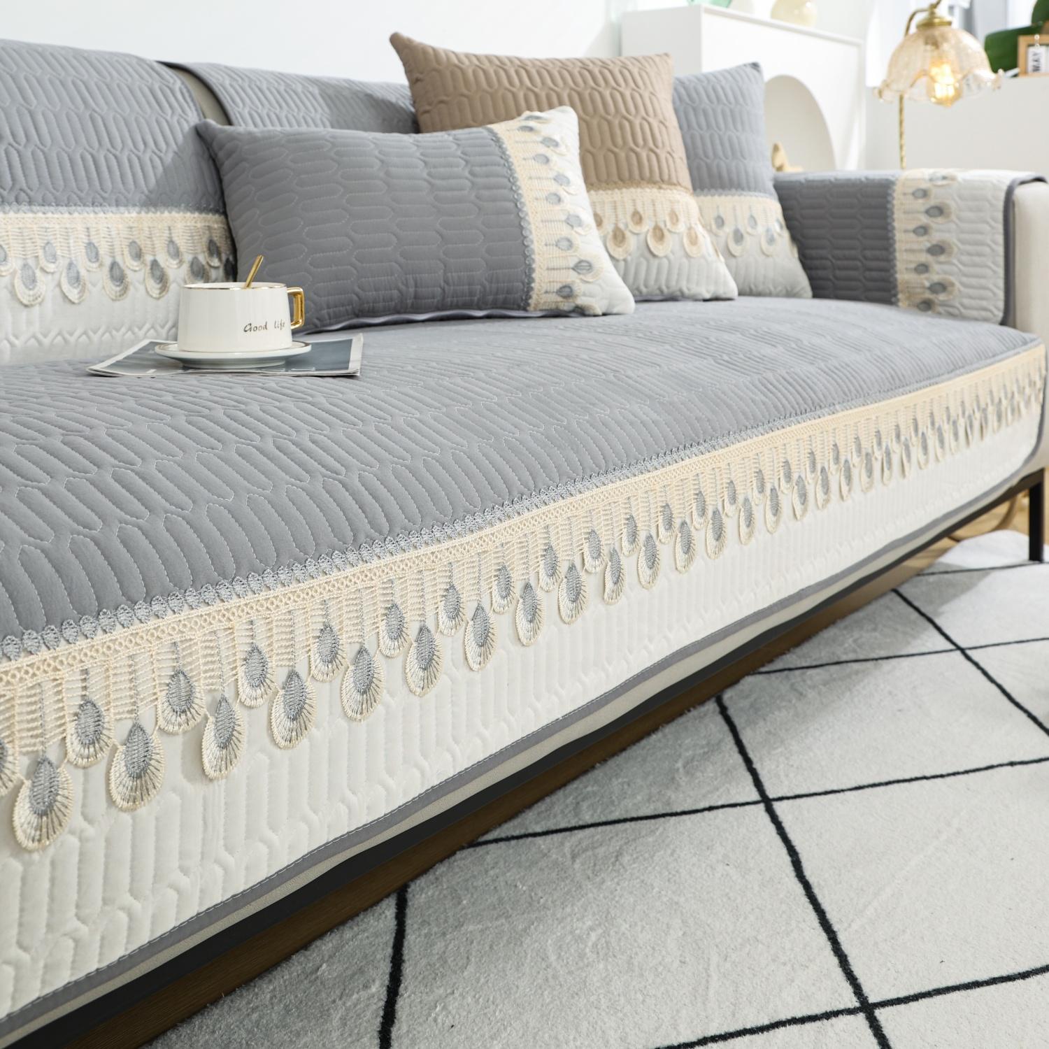 

1 шт. Роскошный стеганый чехол для дивана с вышивкой в виде перьев - защищает и улучшает диван, элегантный домашний декор, полотенце для дивана для гостиной 70*70