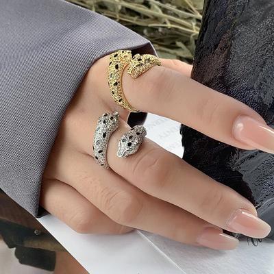 Anello Regolabile Leopardo con Cristalli Scintillanti Design Animale Unico Disponibile in Oro Argento Perfetto per Occasioni alla Moda
