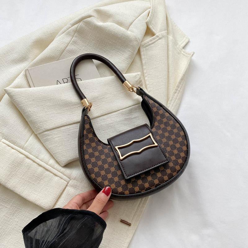 Chic Retro Womens Underarm Bag Versatile Pu Material Perfect For Everyday Use