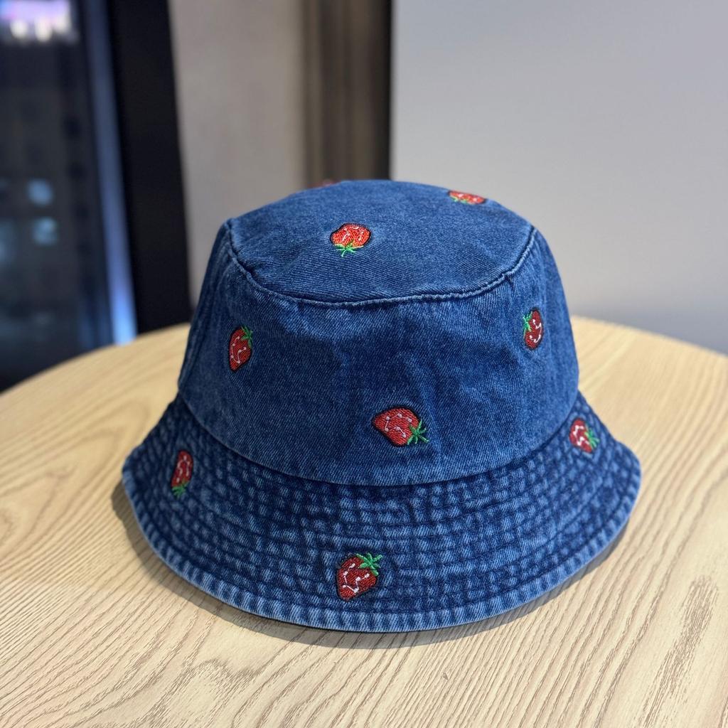 Korean-style strawberry embroidered denim bucket hat for men, wide brim sun protection, fashionable and versatile, makes the face look smaller,
