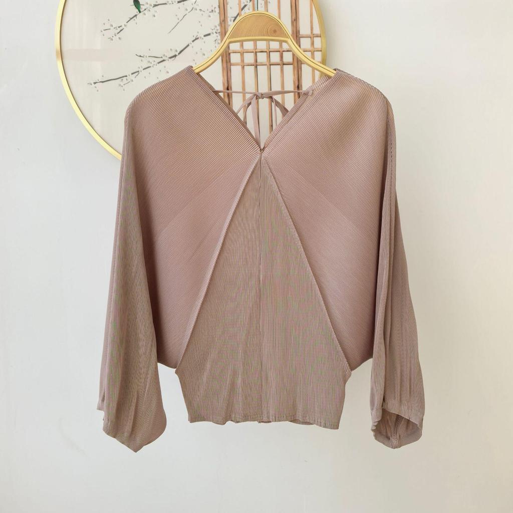 2026 Spring Miyake High-End Pleated Light Luxury Batwing Sleeve Slimming Top