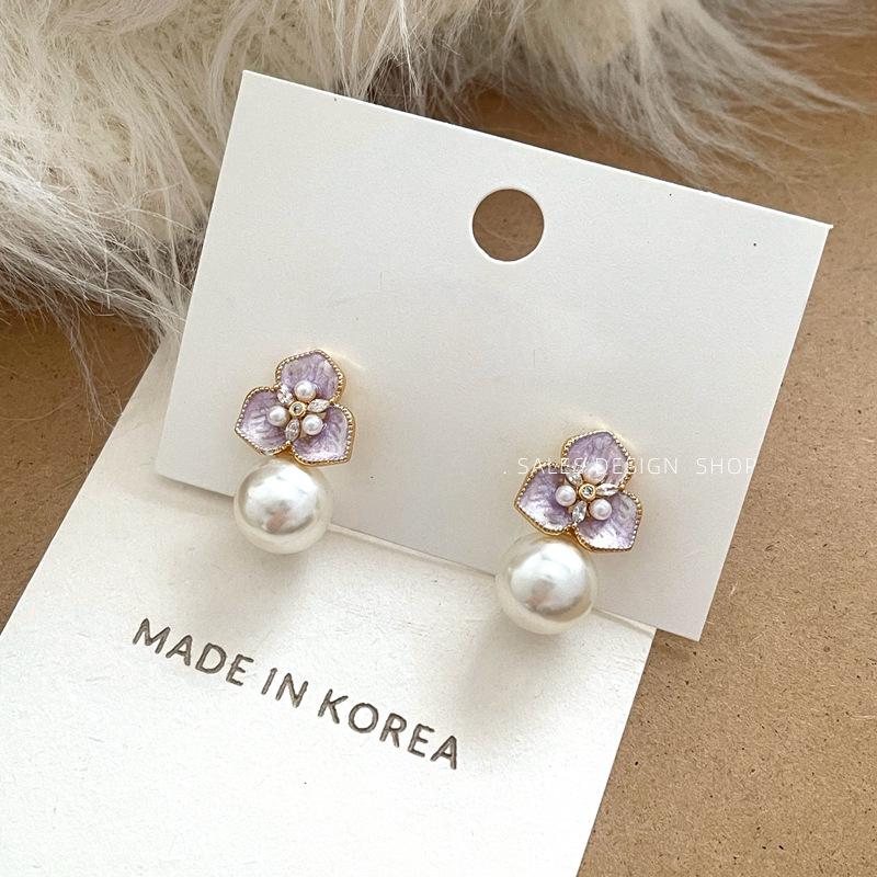 Exquisite Korean Dongdaemun Pearl & Flower Stud Earrings - Versatile, Fashionable & Luxurious