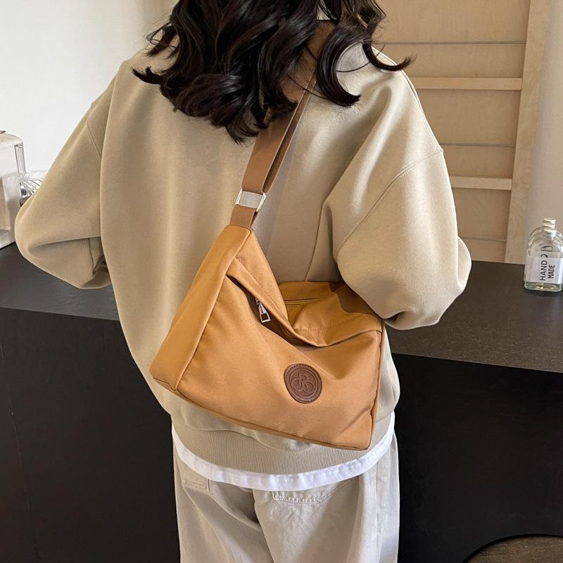 

Versatile casual shoulder bag, commuting crossbody bucket bag