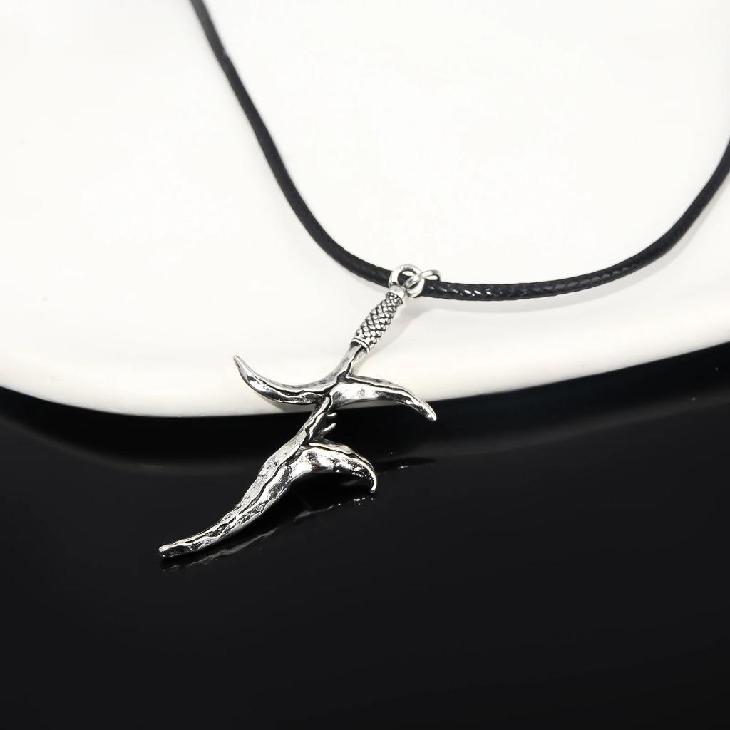 Game Peripherals Melina Black Knife Cosplay Prop Necklace Dark Wind Lrregular Necklace Pendant Choker for Friends Gift Jewelry