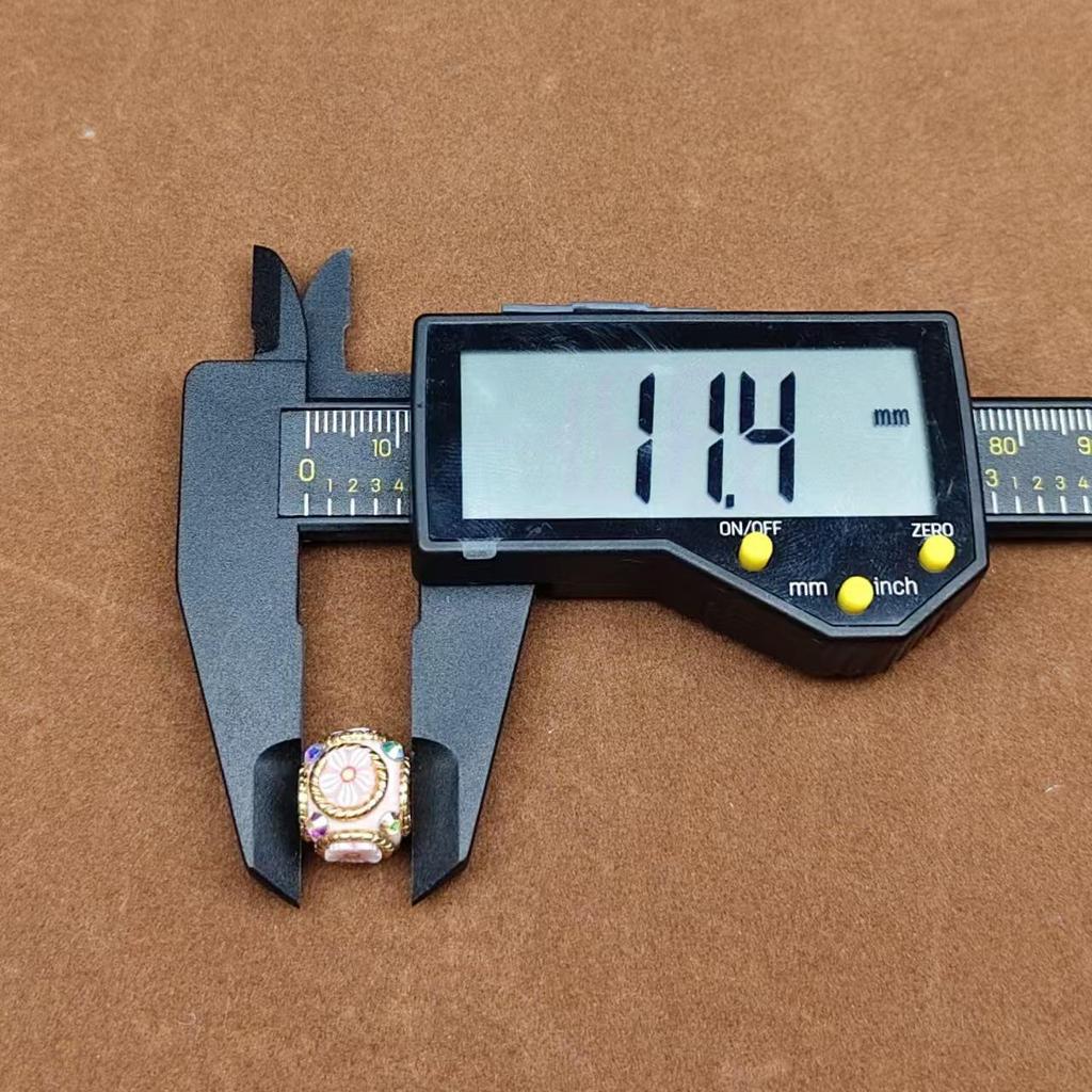 Nepalski Ręcznie Robiony Naszyjnik z Sześciosylabową Mantrą z Mosiężnymi Inkrustowanymi Koralikami