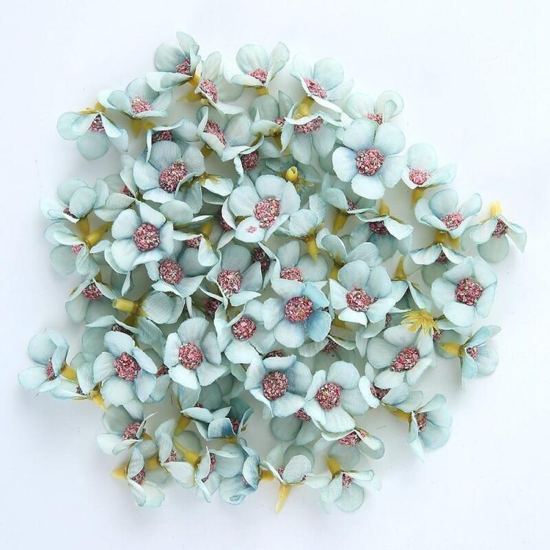 50 Stück/Lose 2cm Mehrfarbiger Gänseblümchen-Blütenkopf Mini Seidenblume Künstliche Blume Kranz Schneidezubehör für Heim- und Hochzeitsdekoration