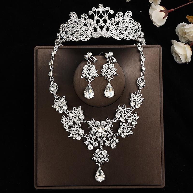 Ensemble Nuptial Féerique: Couronne, Collier & Boucles d'oreilles – Parfait pour un Mariage ou un Anniversaire