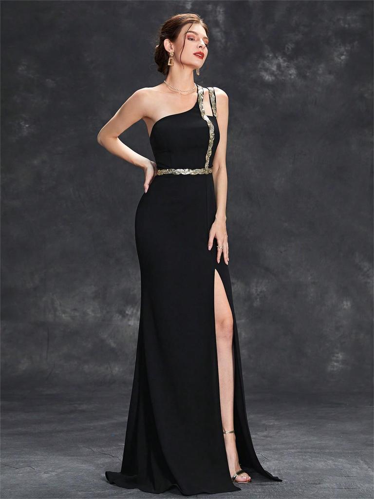 Elegantes One-Shoulder-Abendkleid mit gewebtem Metallgürtel und Schlitz