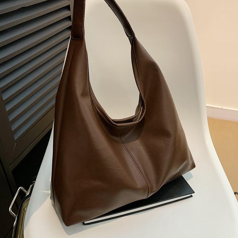 Geräumige Schwarze Pu-Tragetasche Für Damen Mit Schickem Streetstyle Und Elegantem Design