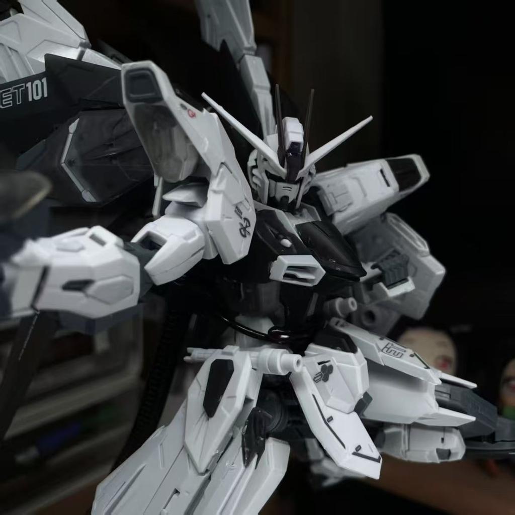 Freedom 2.0 MG 1/100 Semi-Transparent Version Not Started Model Action Figure Assembly Model Kit Desktop Ornament Toy Collection