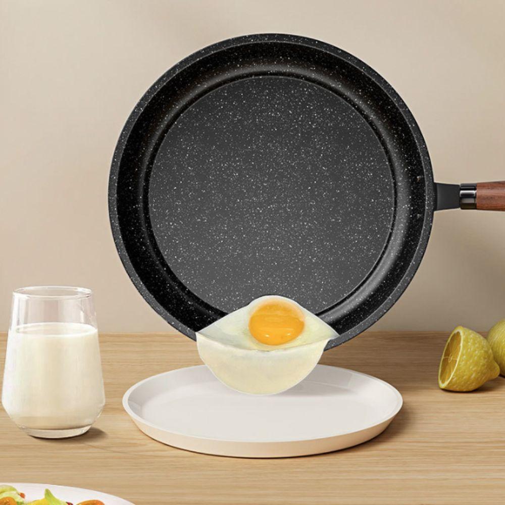Flat Bottomed Stir Fry Pan Wood Handle Omelette Skillet Multipurpose Frying Pan  Steak