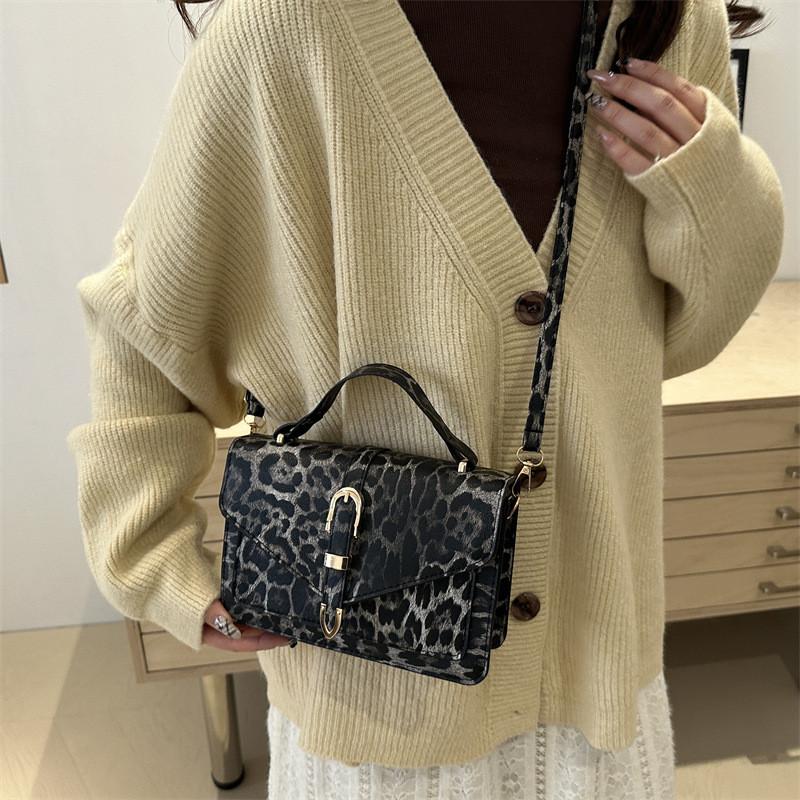 Eyecatching Leopard Retro Print Crossbody Bag For Women With Comfortable Single Strap And Stylish Design Perfect For Daily Use