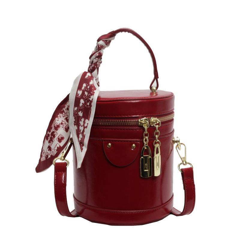 

Корейская версия маленькой свежей живой сумки-ведра 2025 новая летняя ins нишевый дизайн повседневная женская сумка с бахромой на плечо бордовый