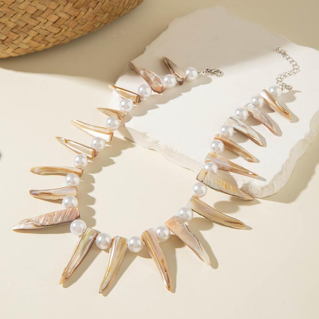 Cross Border Fashion Creativity Between Europe and America, Acrylic Ivory Imitation Pearl Necklace, Women's Jewelry, Niche Exquisite Necklace