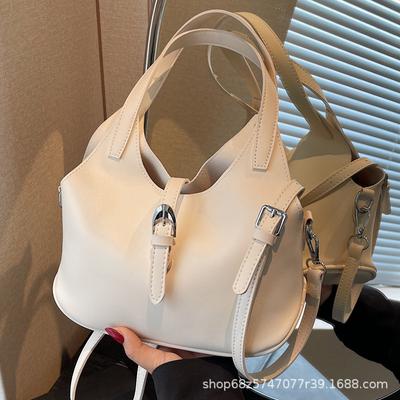 High-end Texture Niche Bag Women's 2025 Spring and Summer New Korean Fashion Versatile Crescent Bag Niche Simple Underarm Bag