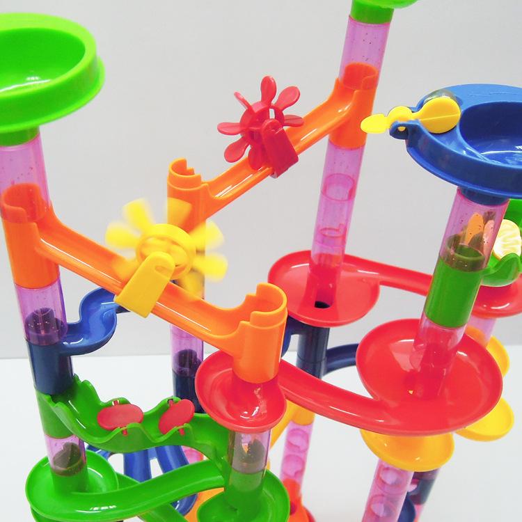 3D Labyrinth Murmelbahn Puzzle, 105-teilige Kunststoffbausteine für die frühe Bildung und den Zusammenbau von Kindern