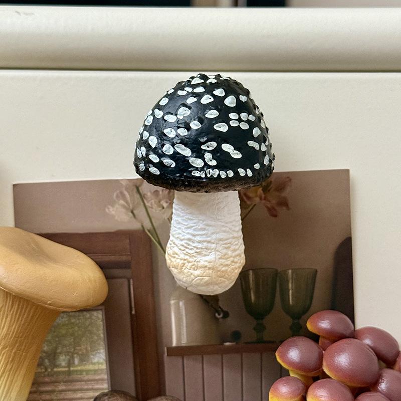 Creative Mushroom Refrigerator Magnets Cute Cartoon Resin 3D Simulated Mushroom Fridge Magnets Sticker Decoration Home Decor