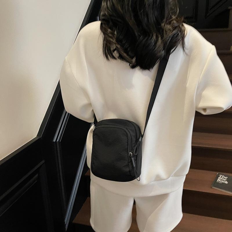 Niche design new crossbody shoulder small square bag 2025 casual foreign style personality simple fashion outdoor portable bag